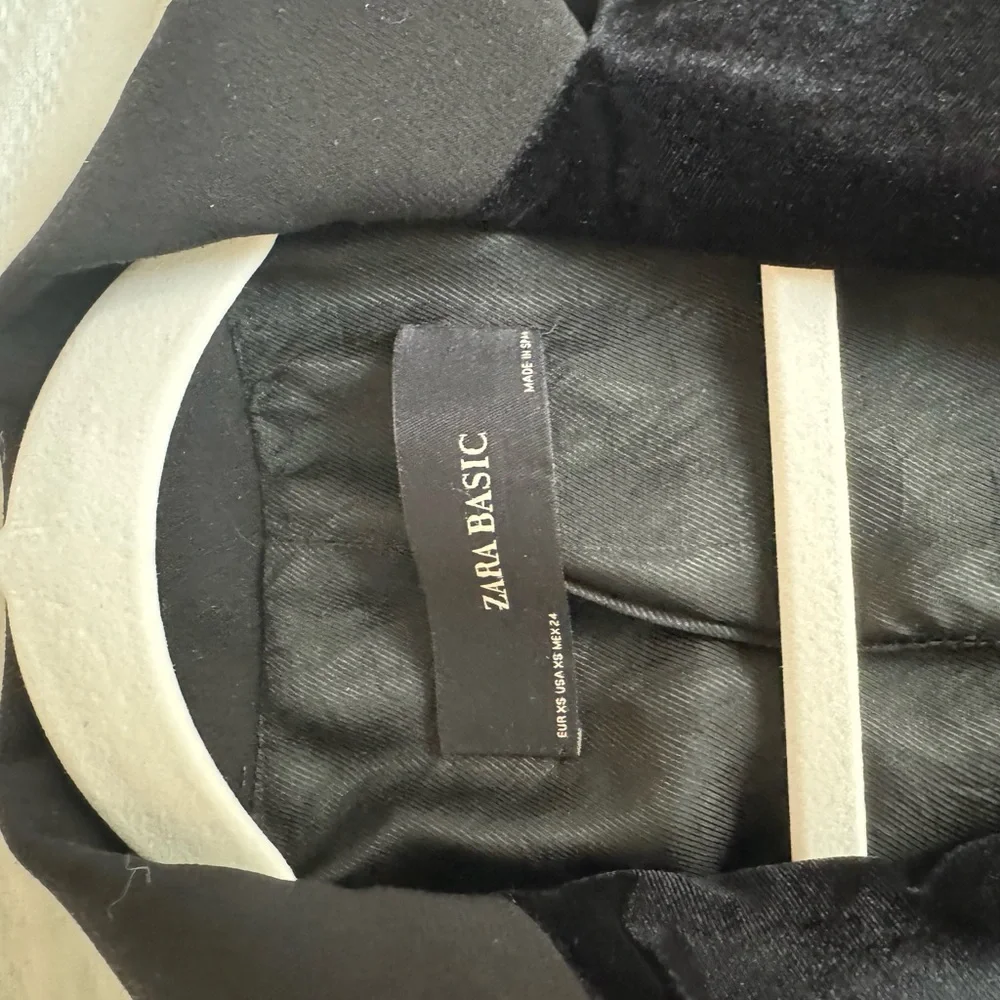 Black Zara  blazer - Picture 2 of 2